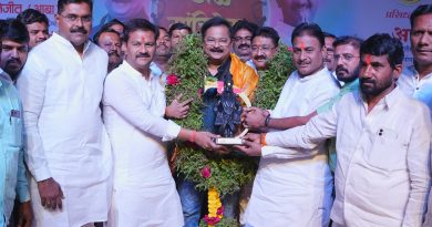 पंढरपूरात खेळ मांडियेला.. वाळवंटी काटी म्हणत..आदेश भाऊजींच्या कार्यक्रमास अलोट गर्दी